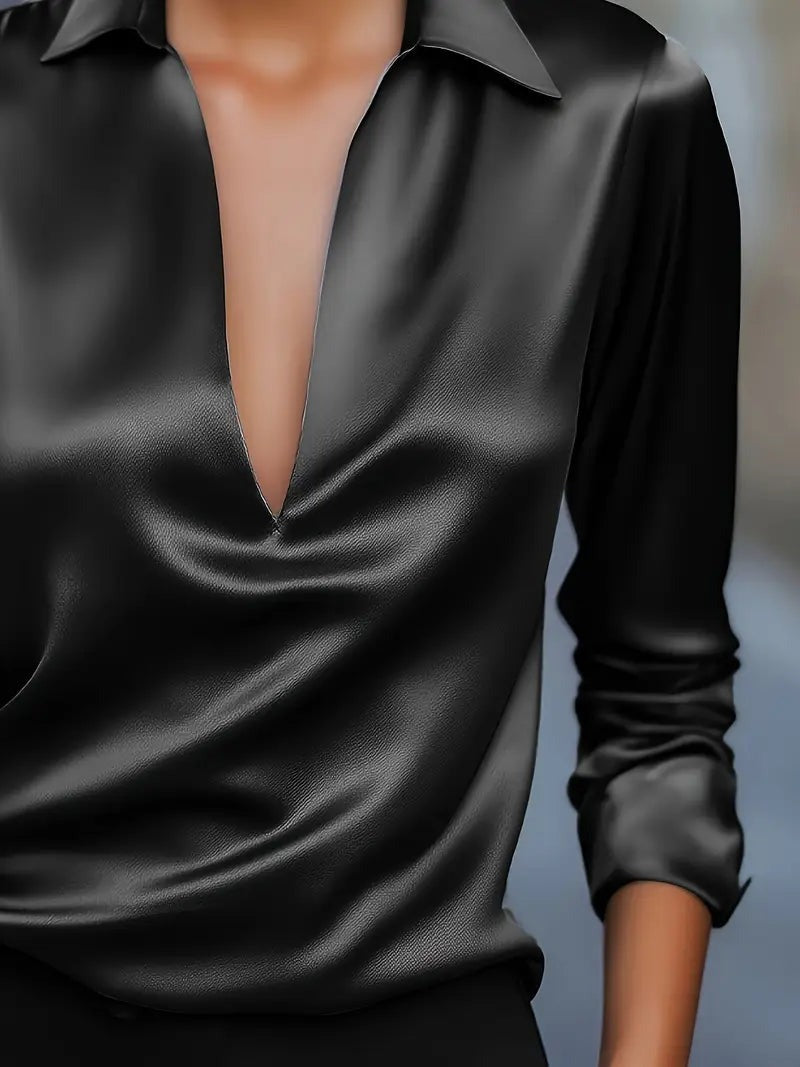 Blusa da donna con scollo a V, finitura satinata e drappeggio fluido