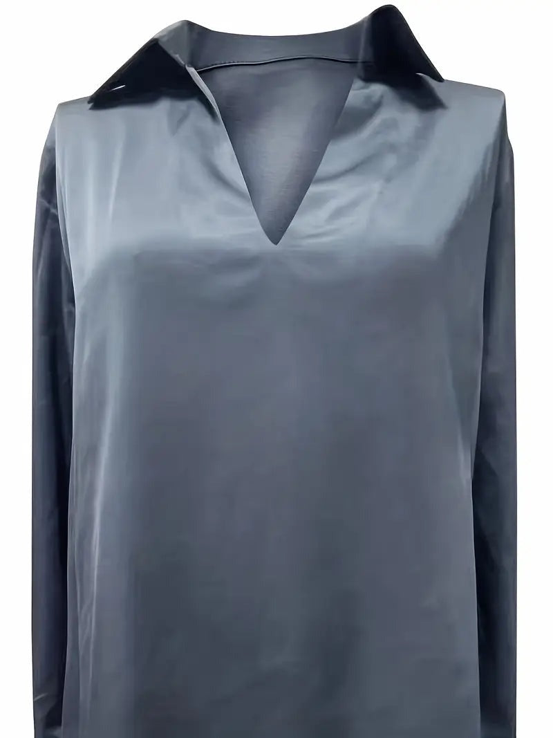 Blusa da donna con scollo a V, finitura satinata e drappeggio fluido