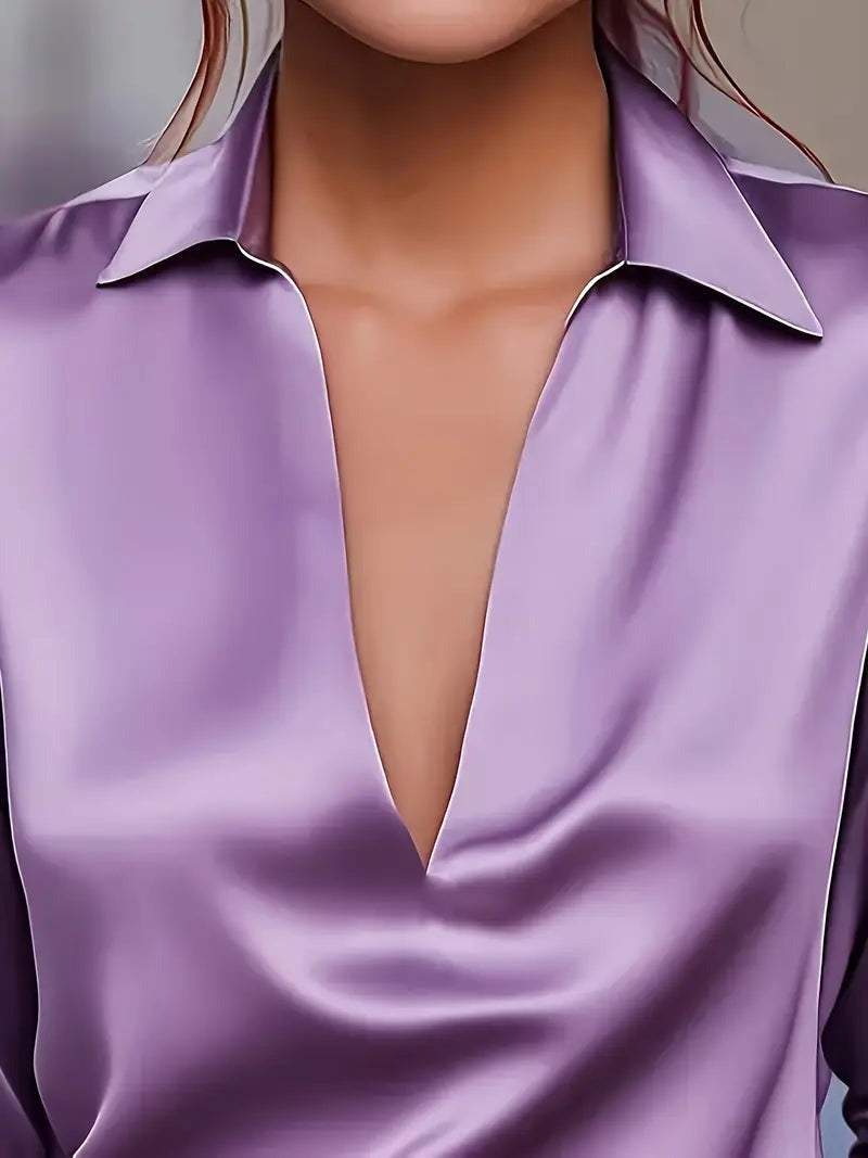 Blusa da donna con scollo a V, finitura satinata e drappeggio fluido