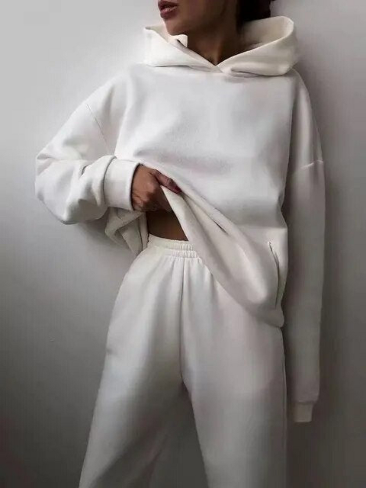 Malin - Women's Cropped Lounge Set with an Elasticated Waist – view 10