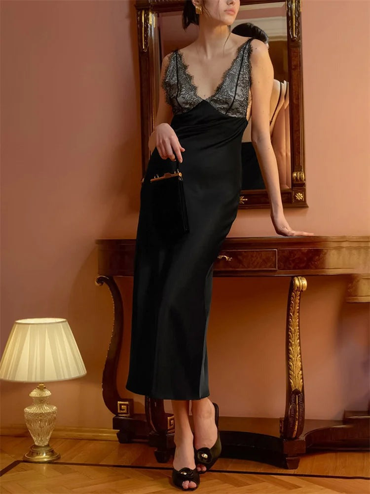 Seline - Rochie lungă de damă din satin cu decolteu în V din dantelă - Negru